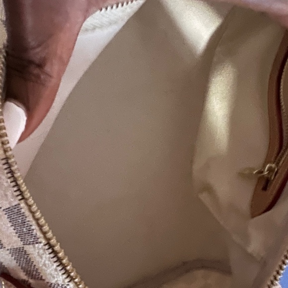 20221029_164953.jpg?v=1672163222 LV purse